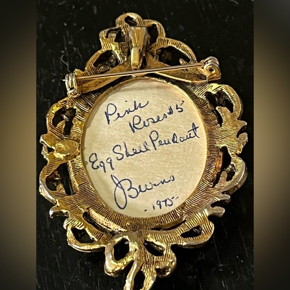 Vintage 1970 Signed Egg Shell With Transfer-ware Roses Brooch Pendant - Picture 3 of 8